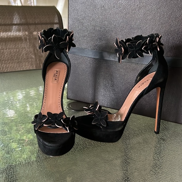 Alaia Suede Platform Heels - Picture 11 of 11